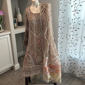 Brand New- 3 Piece Designer Embroidered Pakistani Indian suite